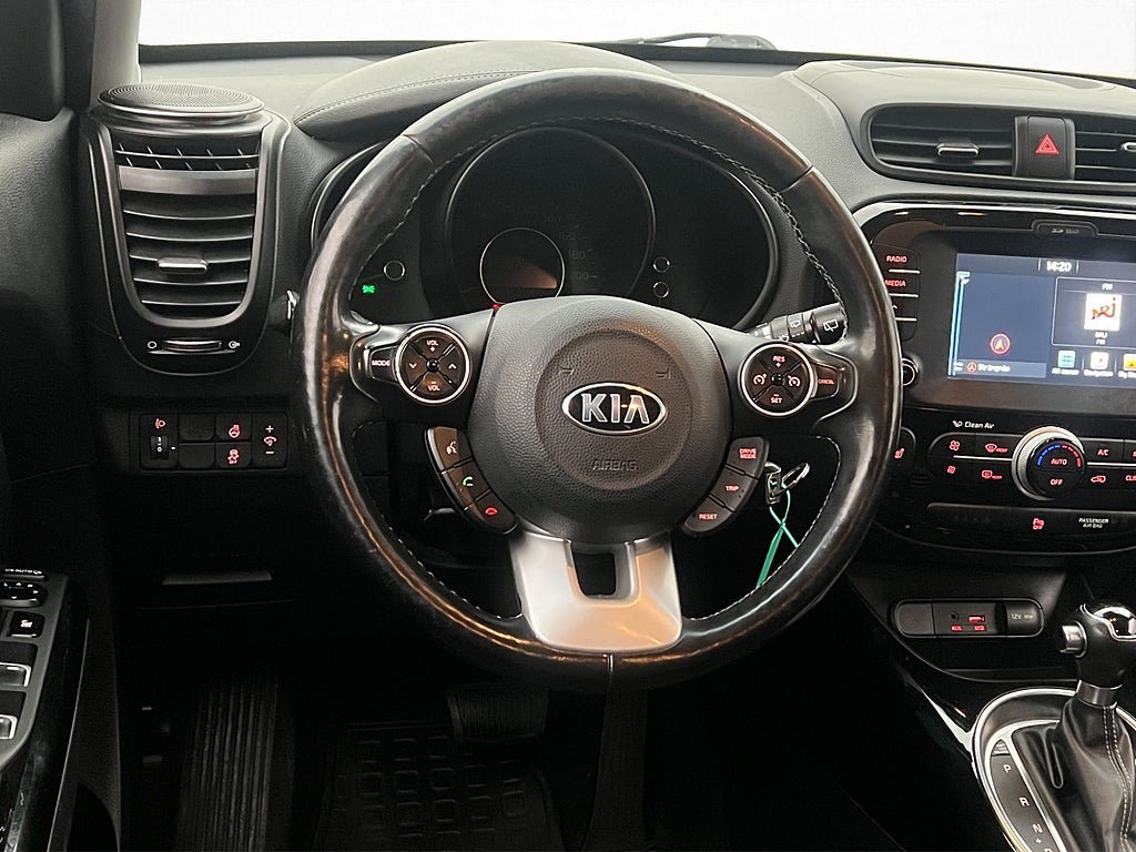 Vehicle Image 14