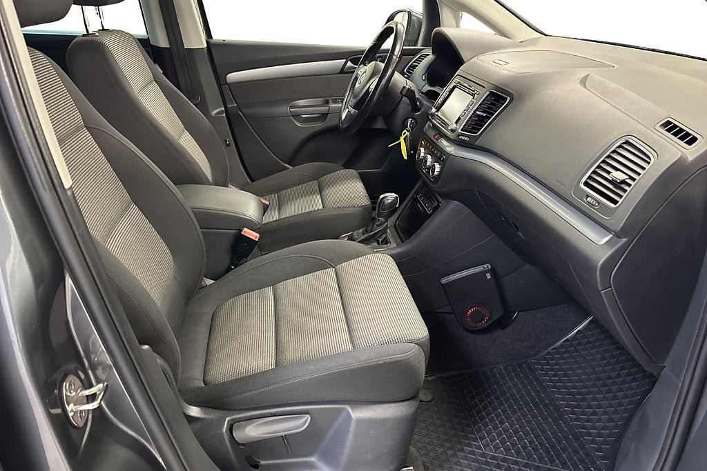 Vehicle Image 16