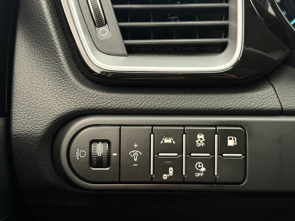 Vehicle Image 24