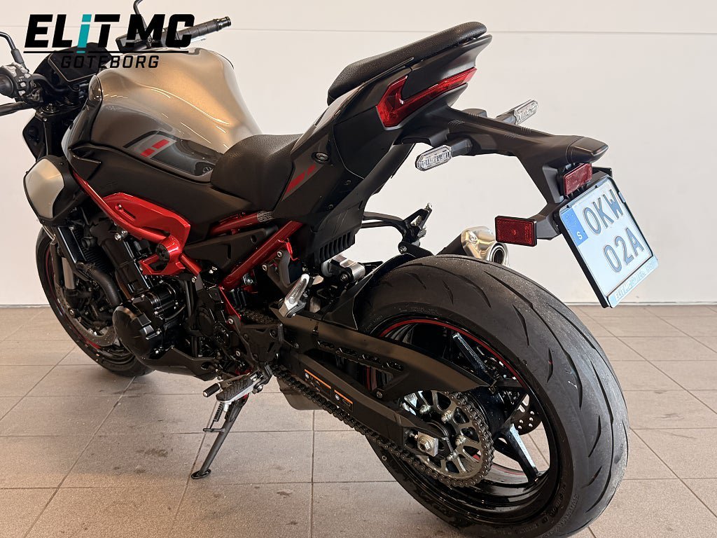 Vehicle Image 10