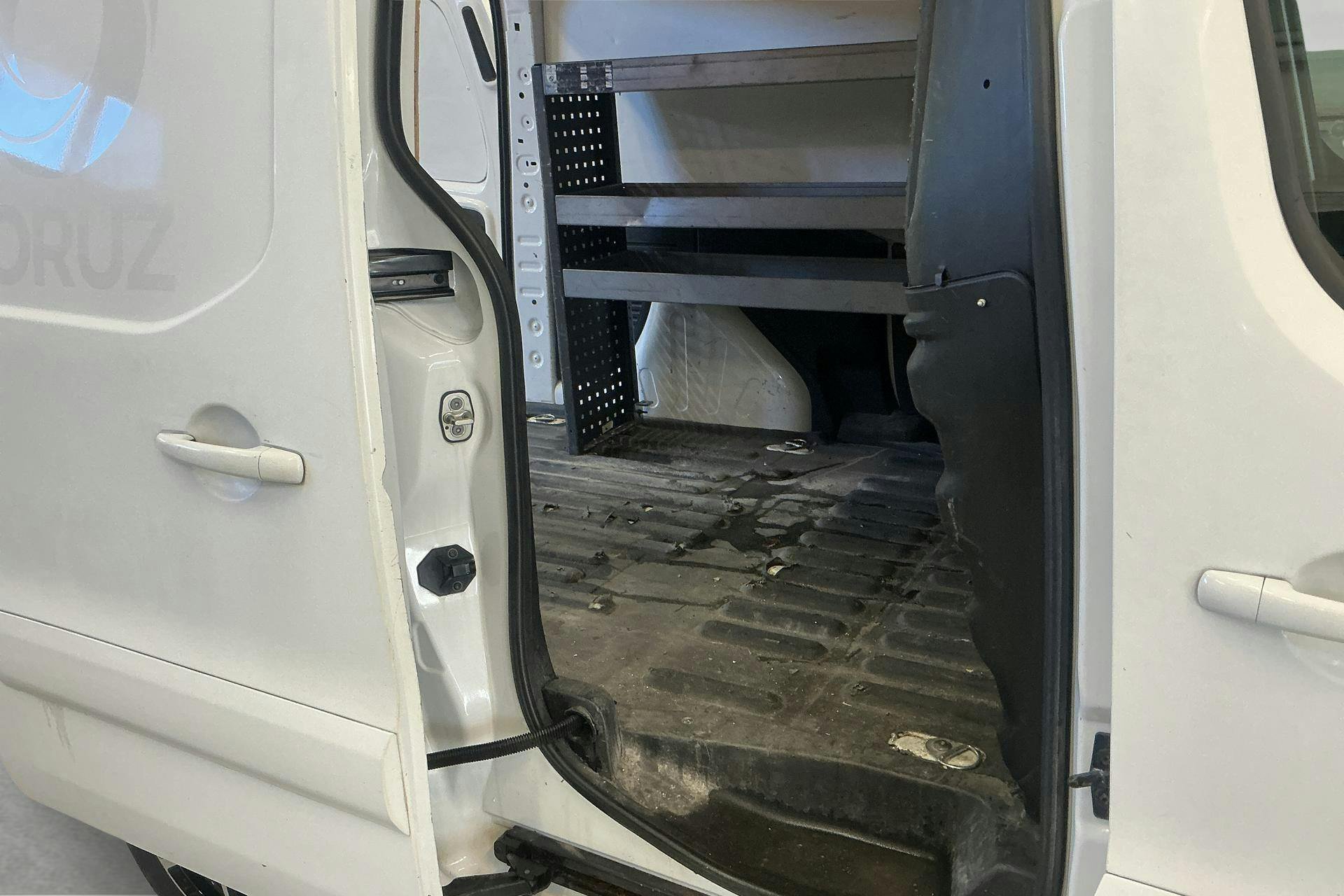 Vehicle Image 8