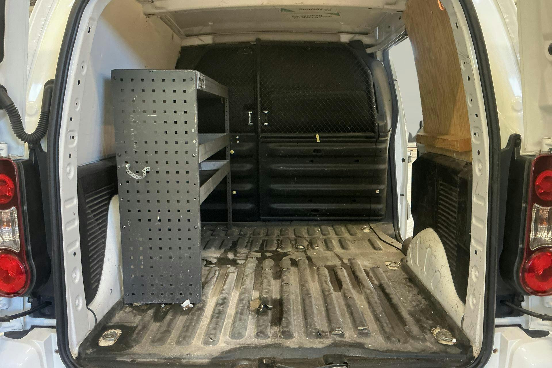 Vehicle Image 9