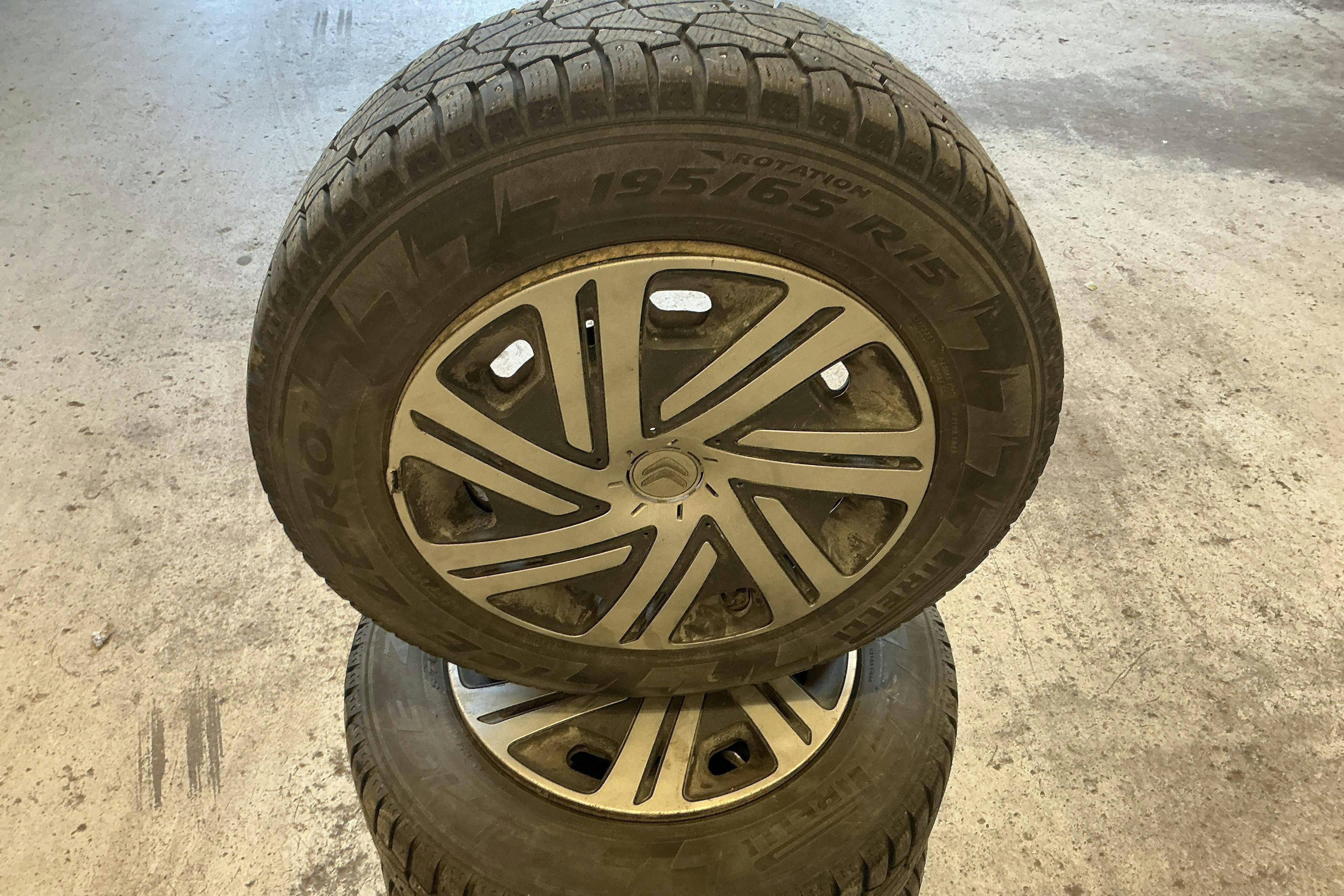 Vehicle Image 13