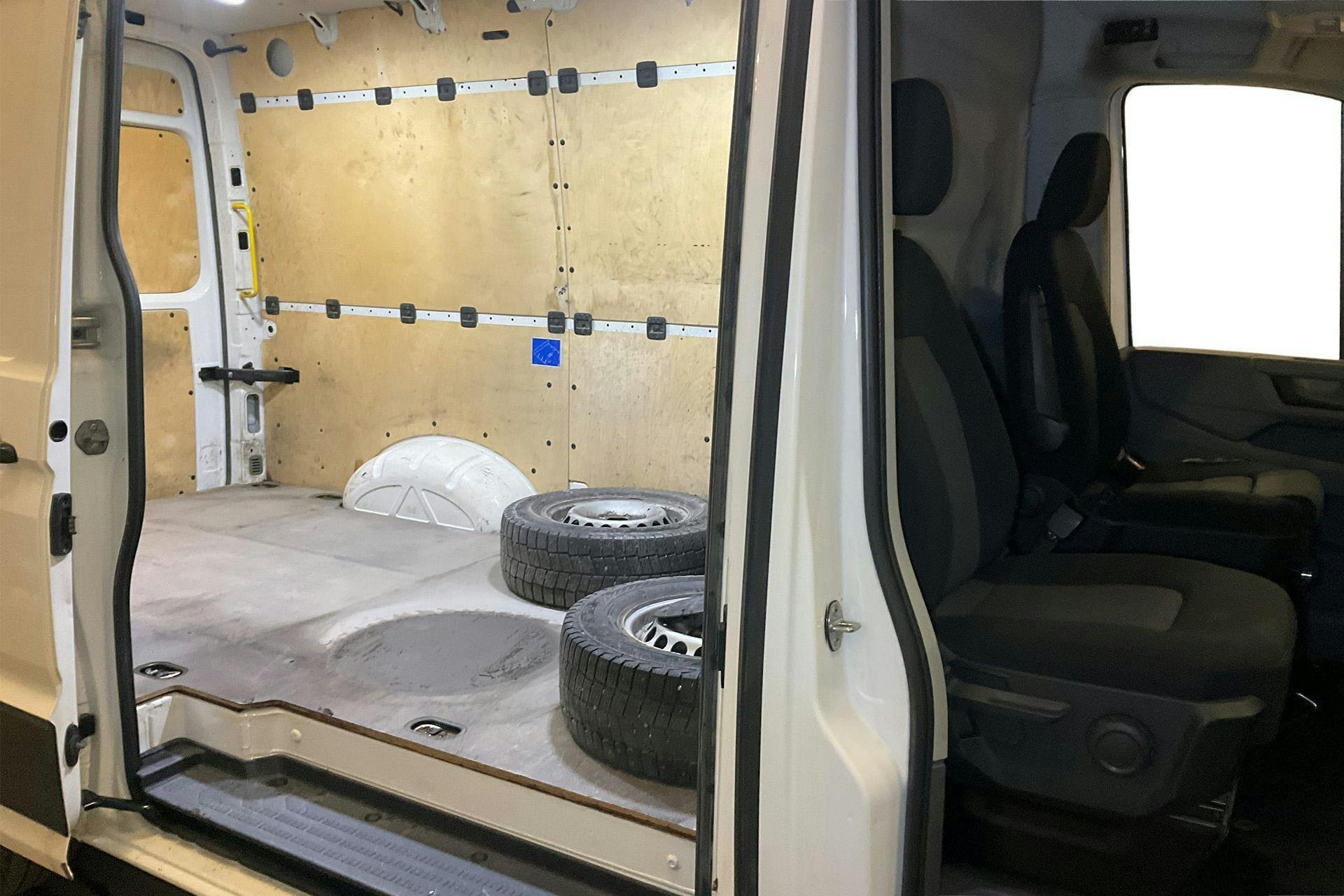 Vehicle Image 8