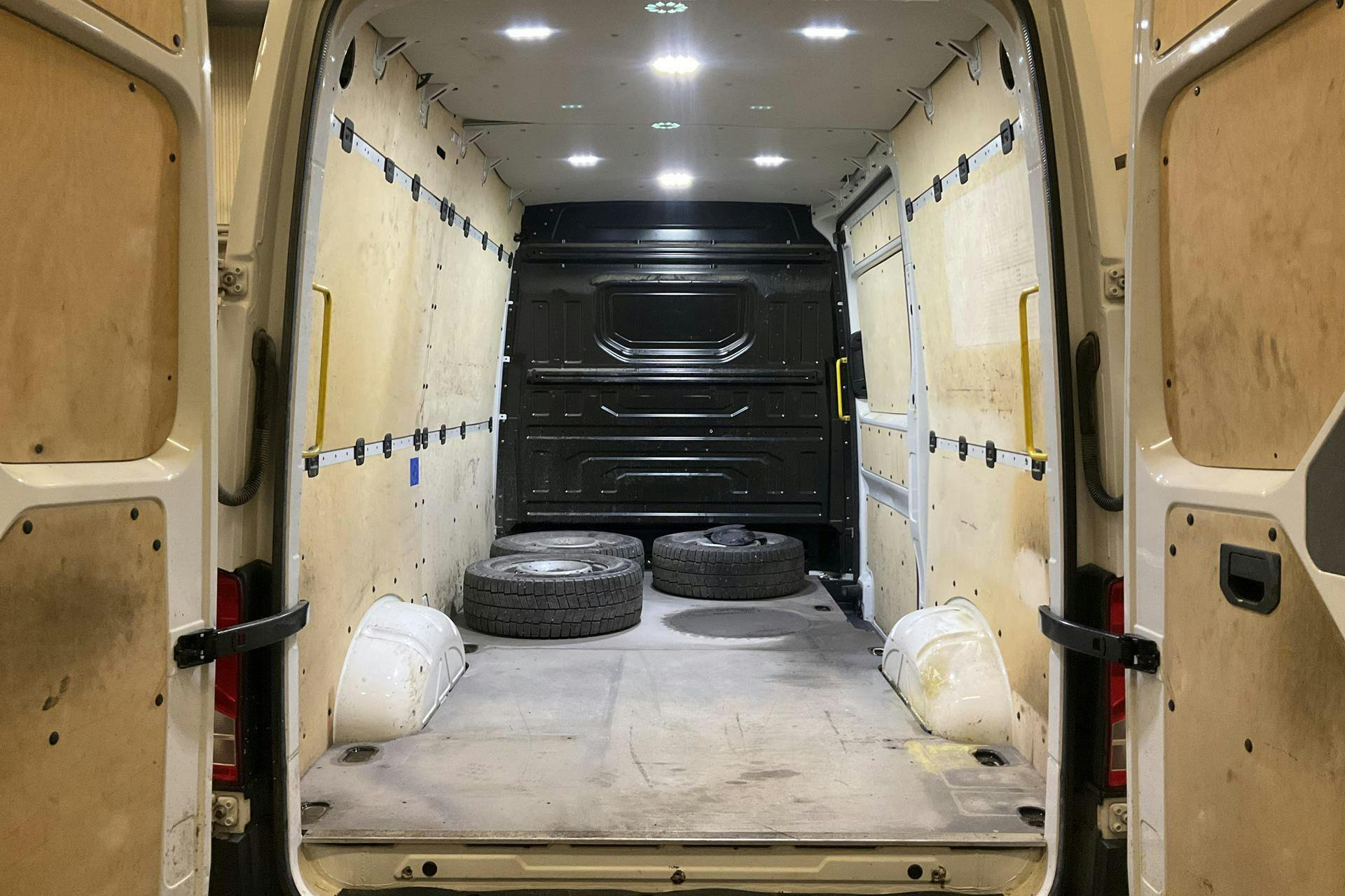 Vehicle Image 9