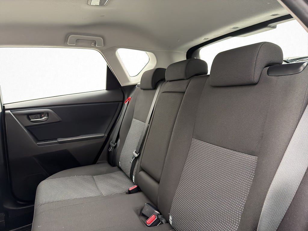Vehicle Image 25