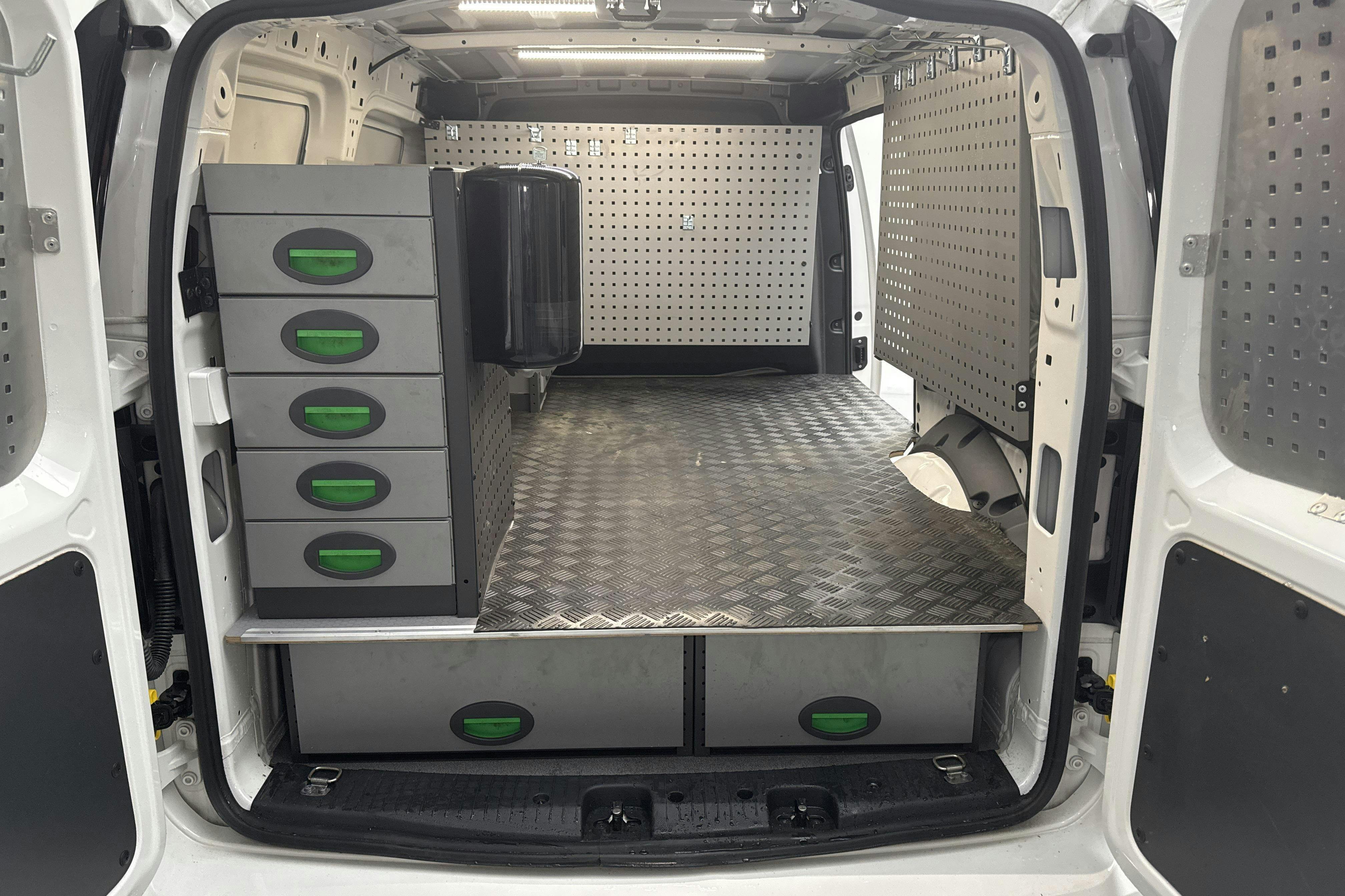Vehicle Image 9