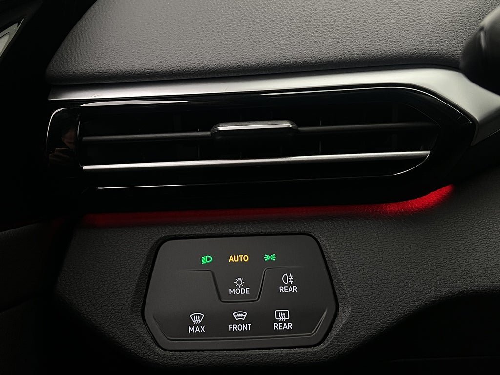 Vehicle Image 28