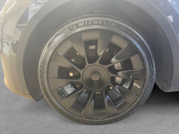 Vehicle Image 8