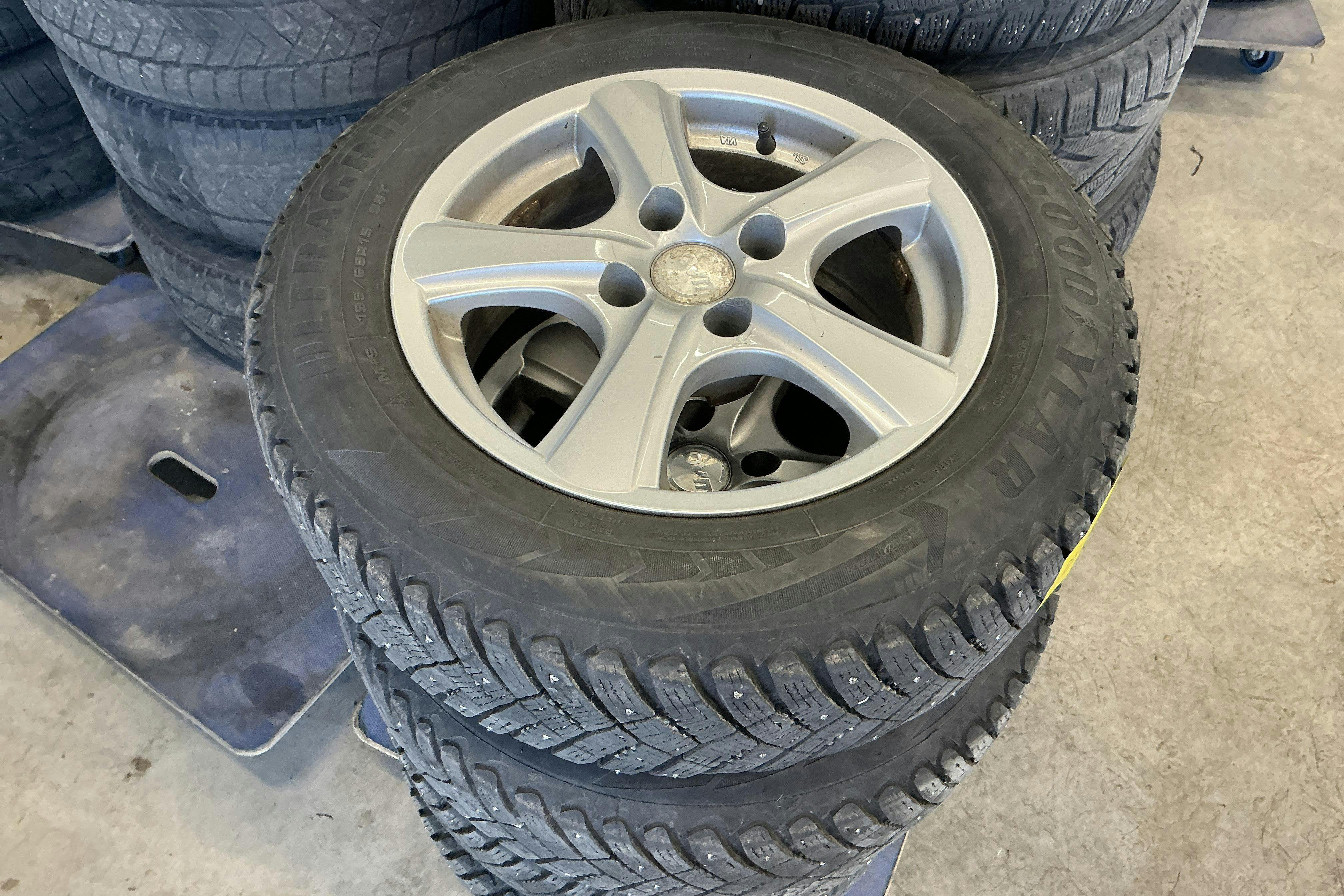 Vehicle Image 15