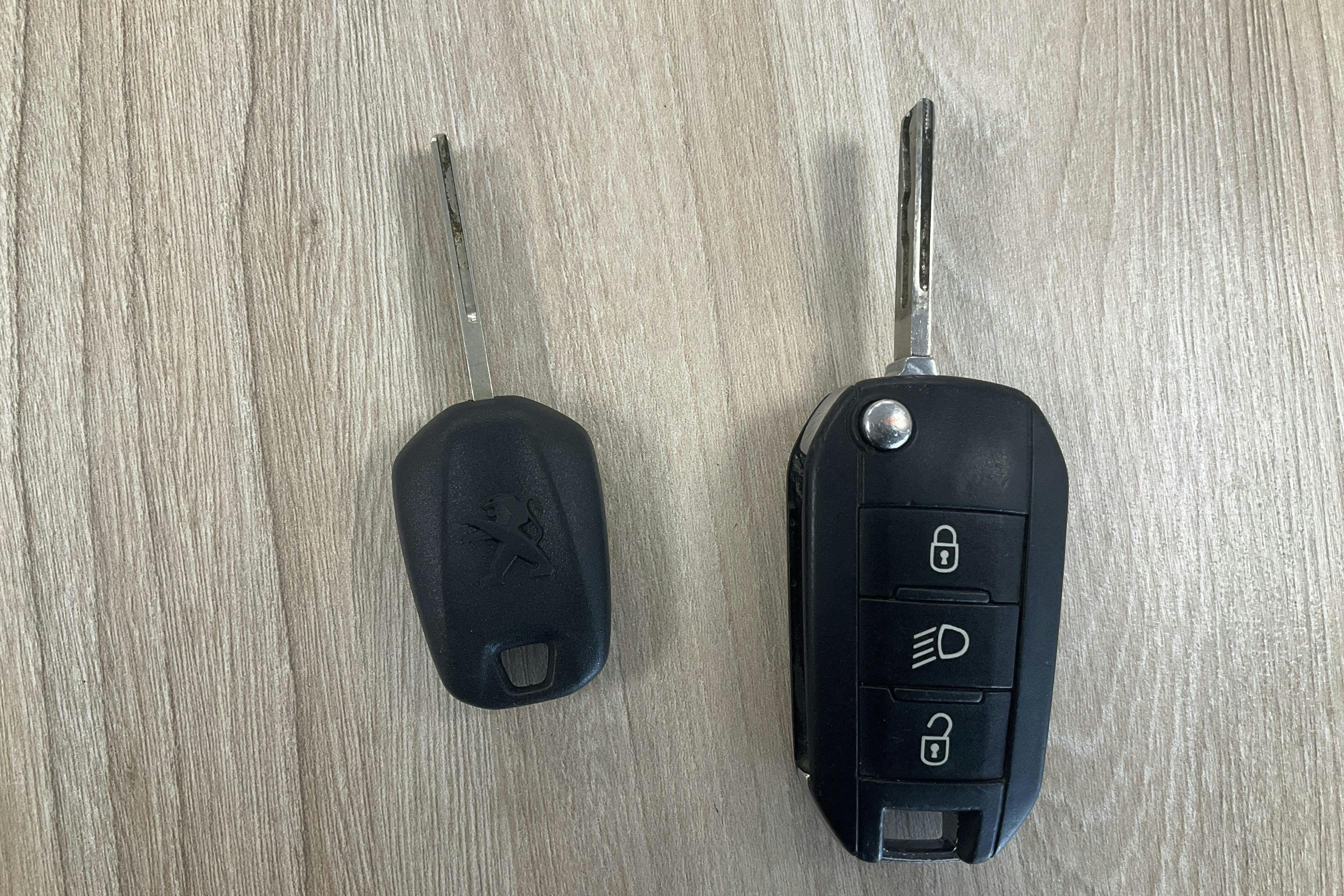 Vehicle Image 16
