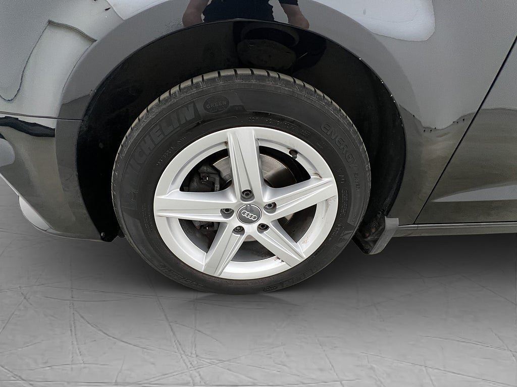 Vehicle Image 30