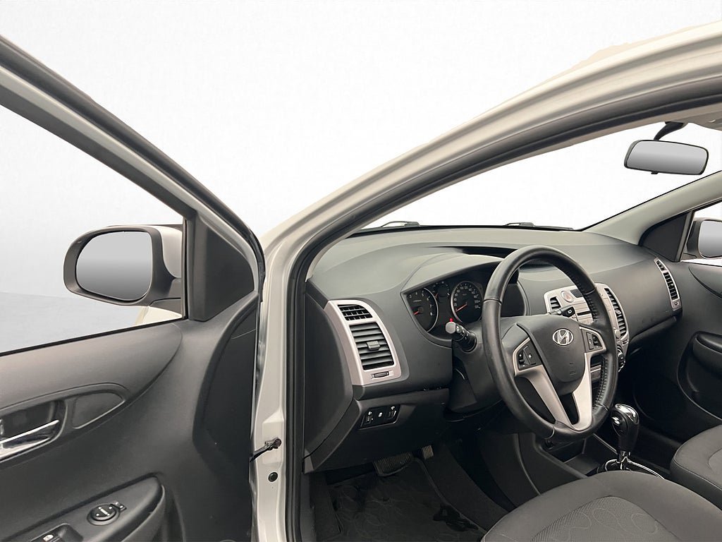 Vehicle Image 12