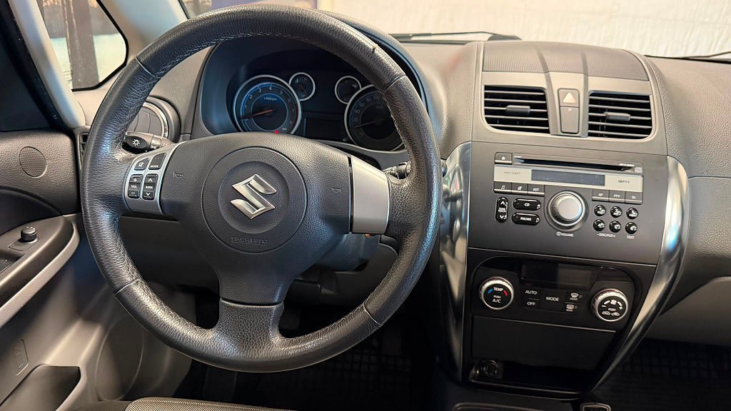 Vehicle Image 10