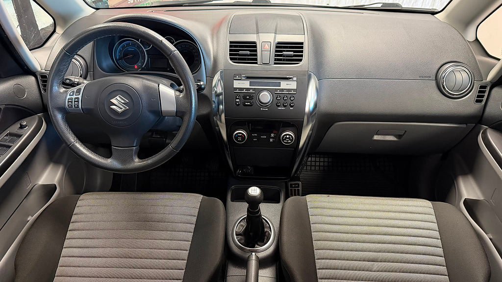 Vehicle Image 11