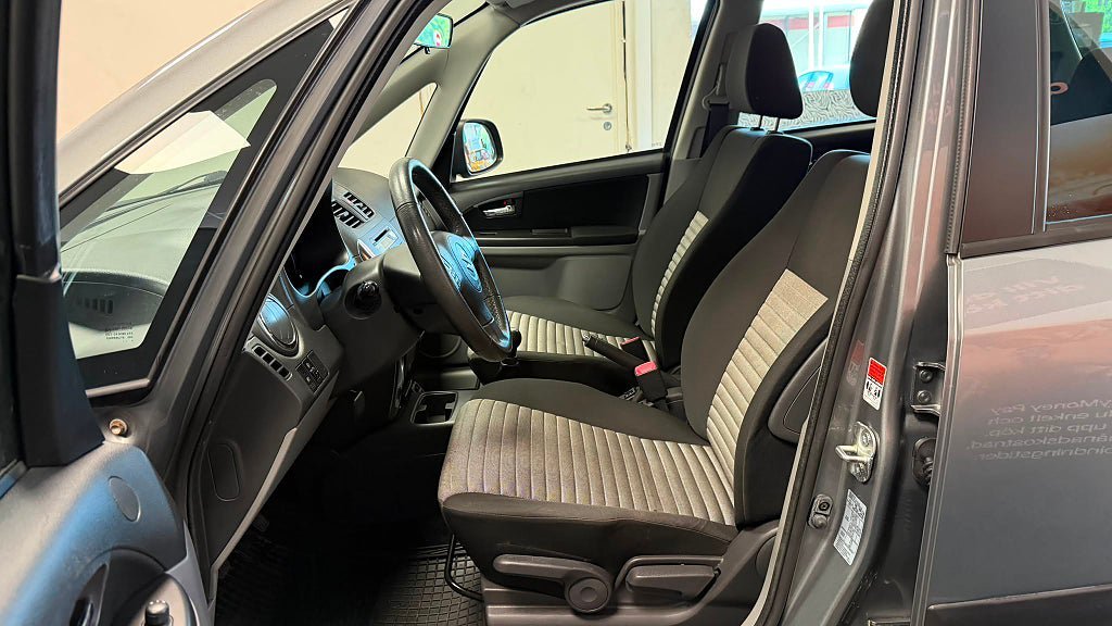 Vehicle Image 13