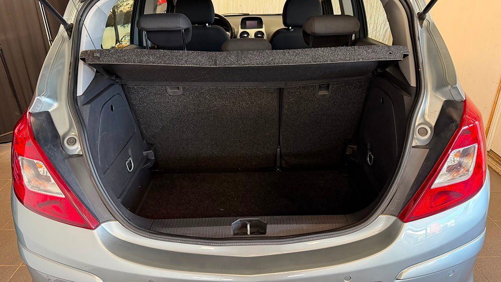 Vehicle Image 12