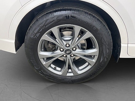 Vehicle Image 32