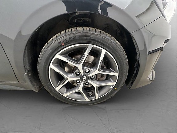 Vehicle Image 32