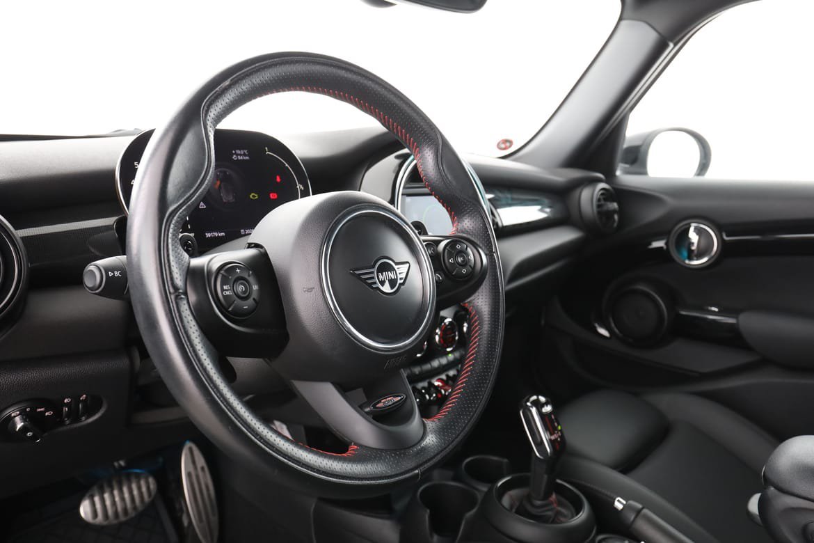 Vehicle Image 12