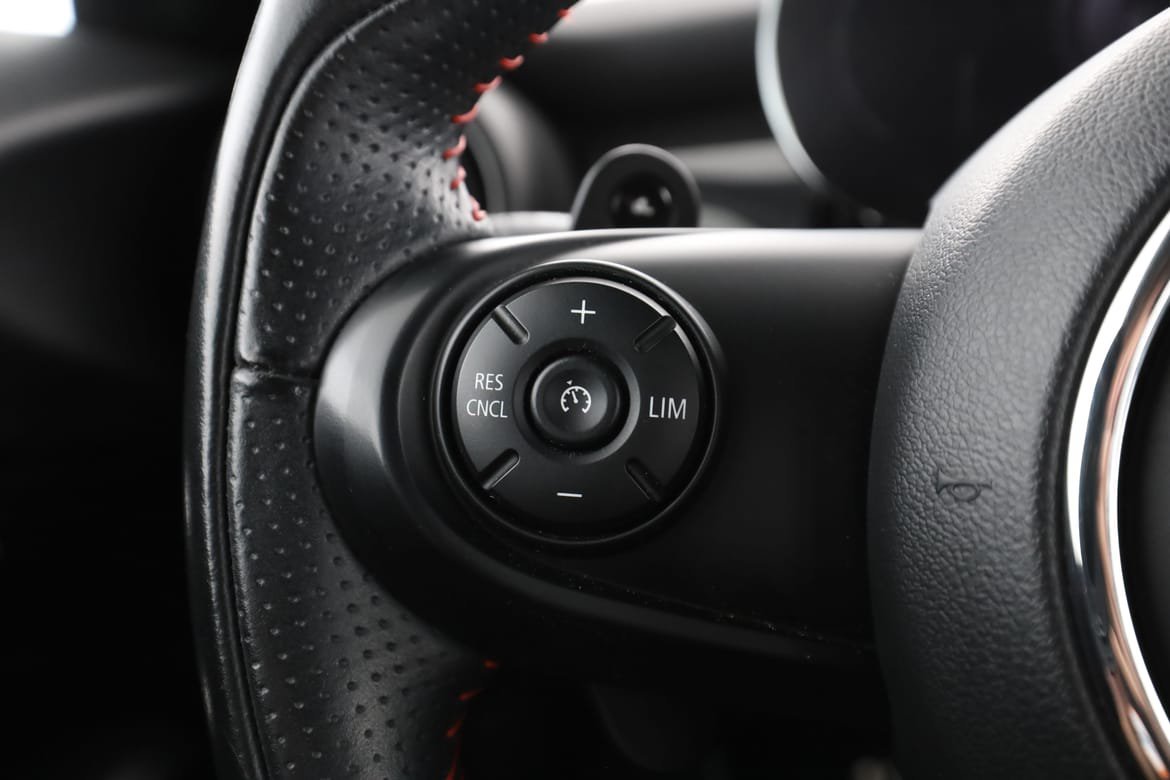 Vehicle Image 32