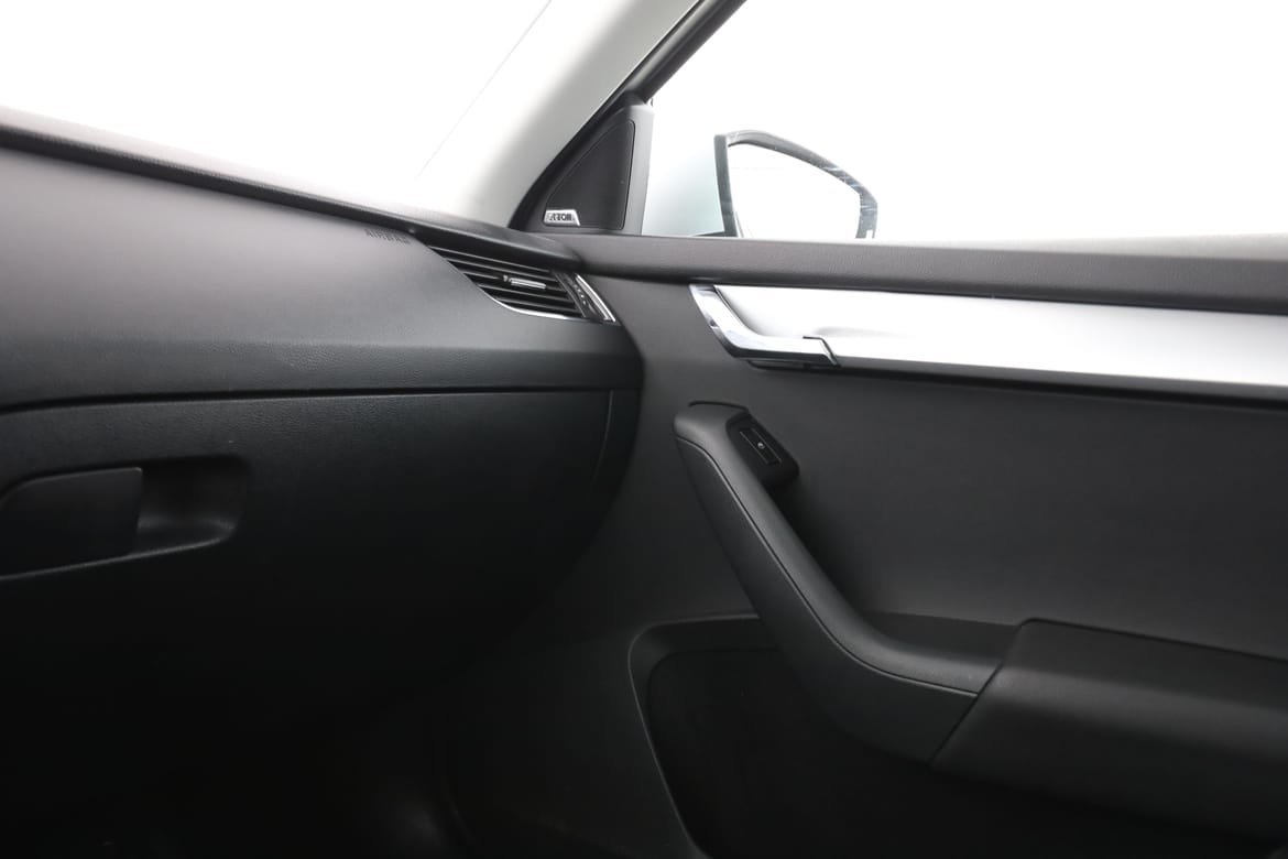 Vehicle Image 35