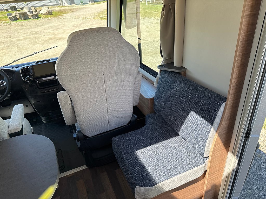 Vehicle Image 23