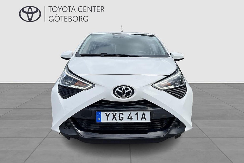 Vehicle Image 6