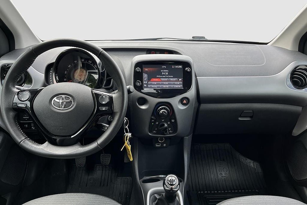 Vehicle Image 8