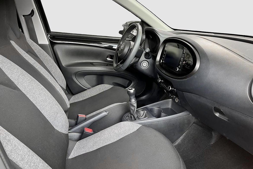 Vehicle Image 9