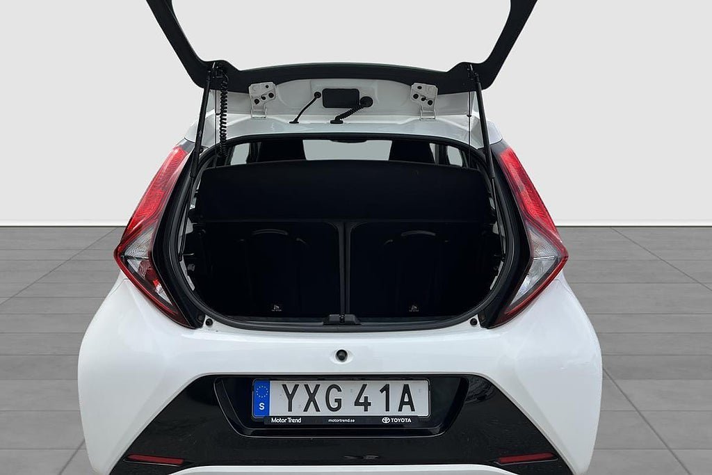 Vehicle Image 11