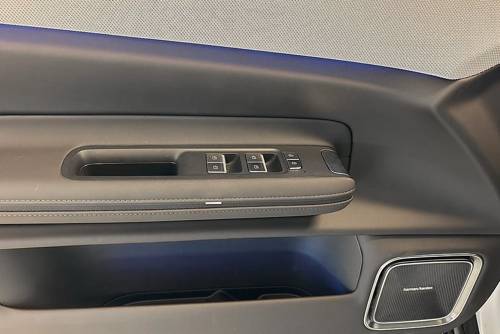 Vehicle Image 23