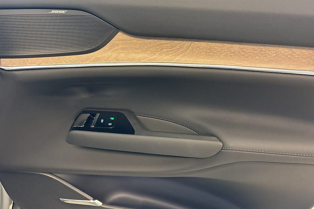 Vehicle Image 32