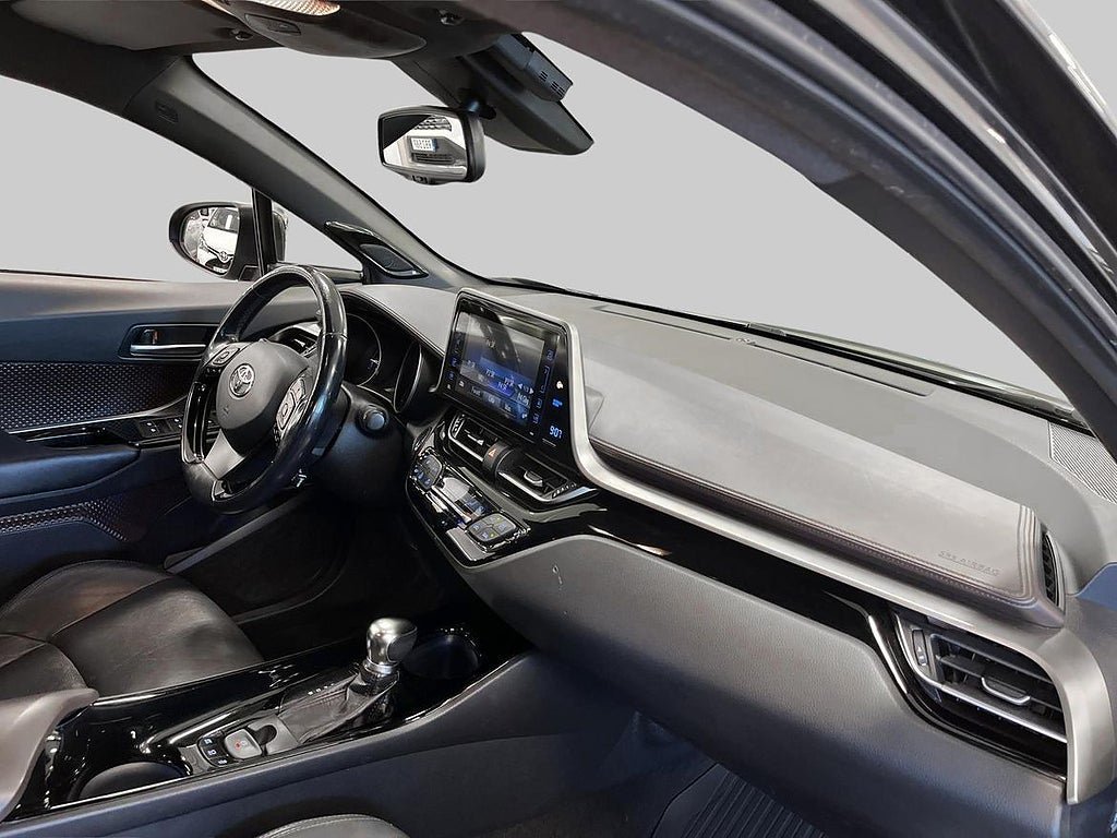 Vehicle Image 10