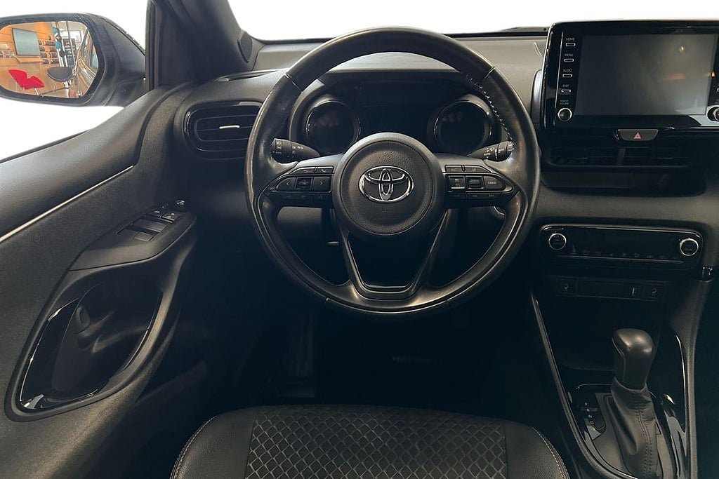 Vehicle Image 11