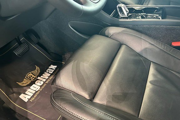 Vehicle Image 25