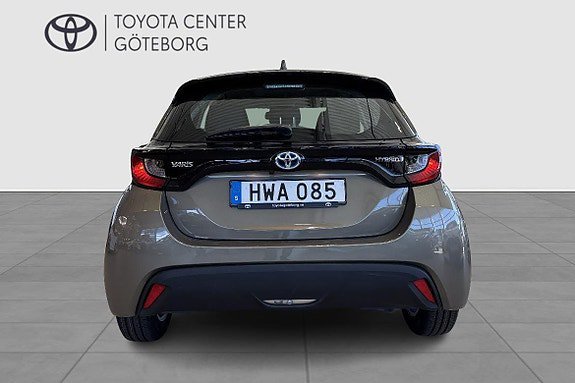 Vehicle Image 6