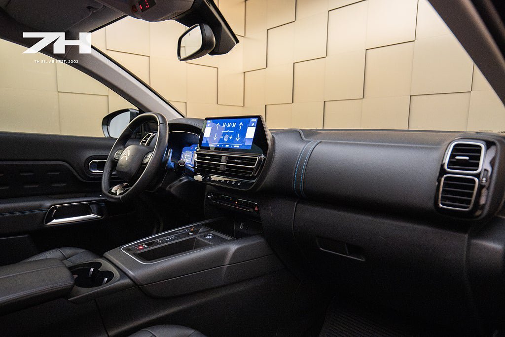 Vehicle Image 13