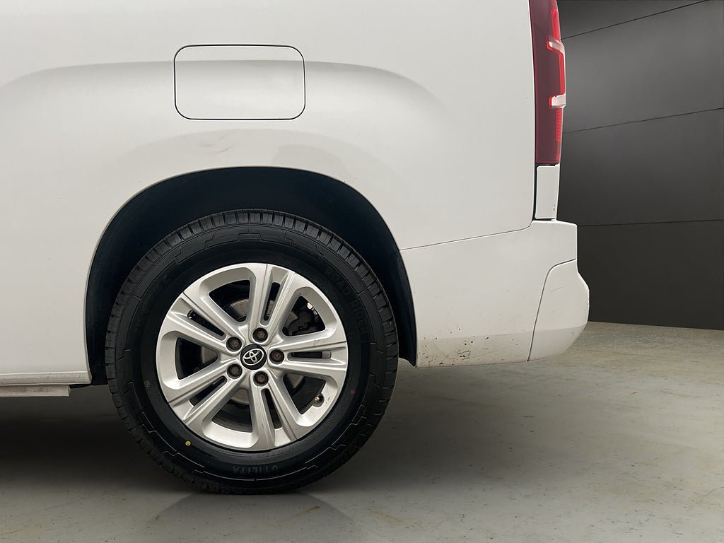 Vehicle Image 30