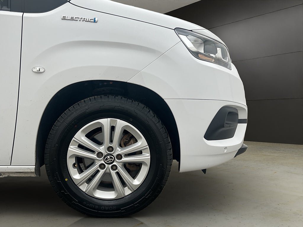 Vehicle Image 32