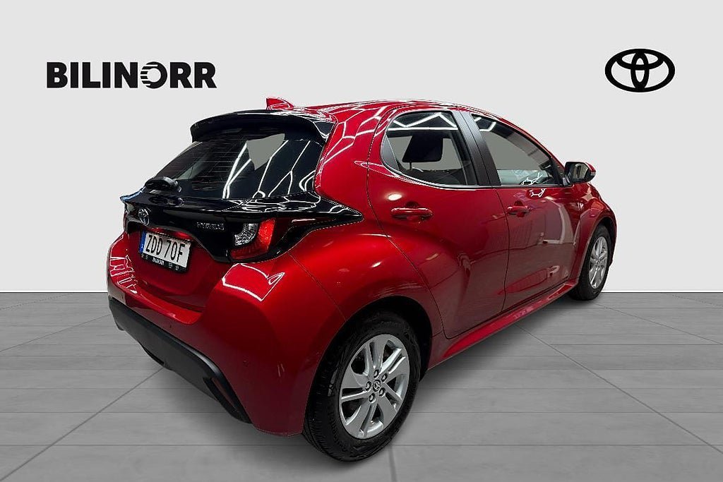 Vehicle Image 6