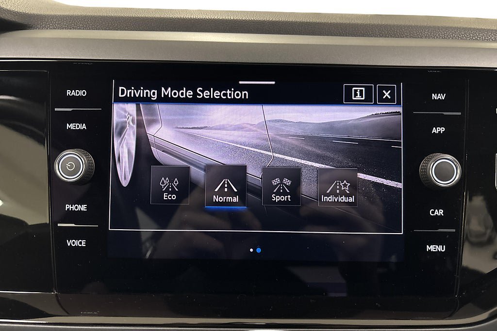 Vehicle Image 15