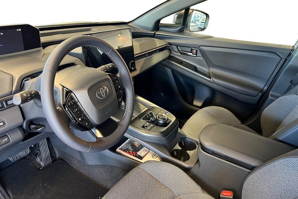 Vehicle Image 6