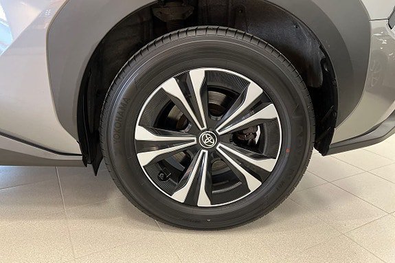 Vehicle Image 17