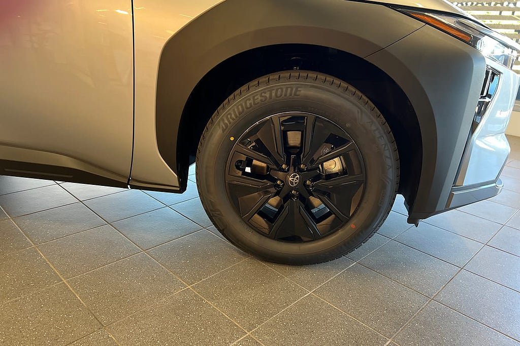 Vehicle Image 9