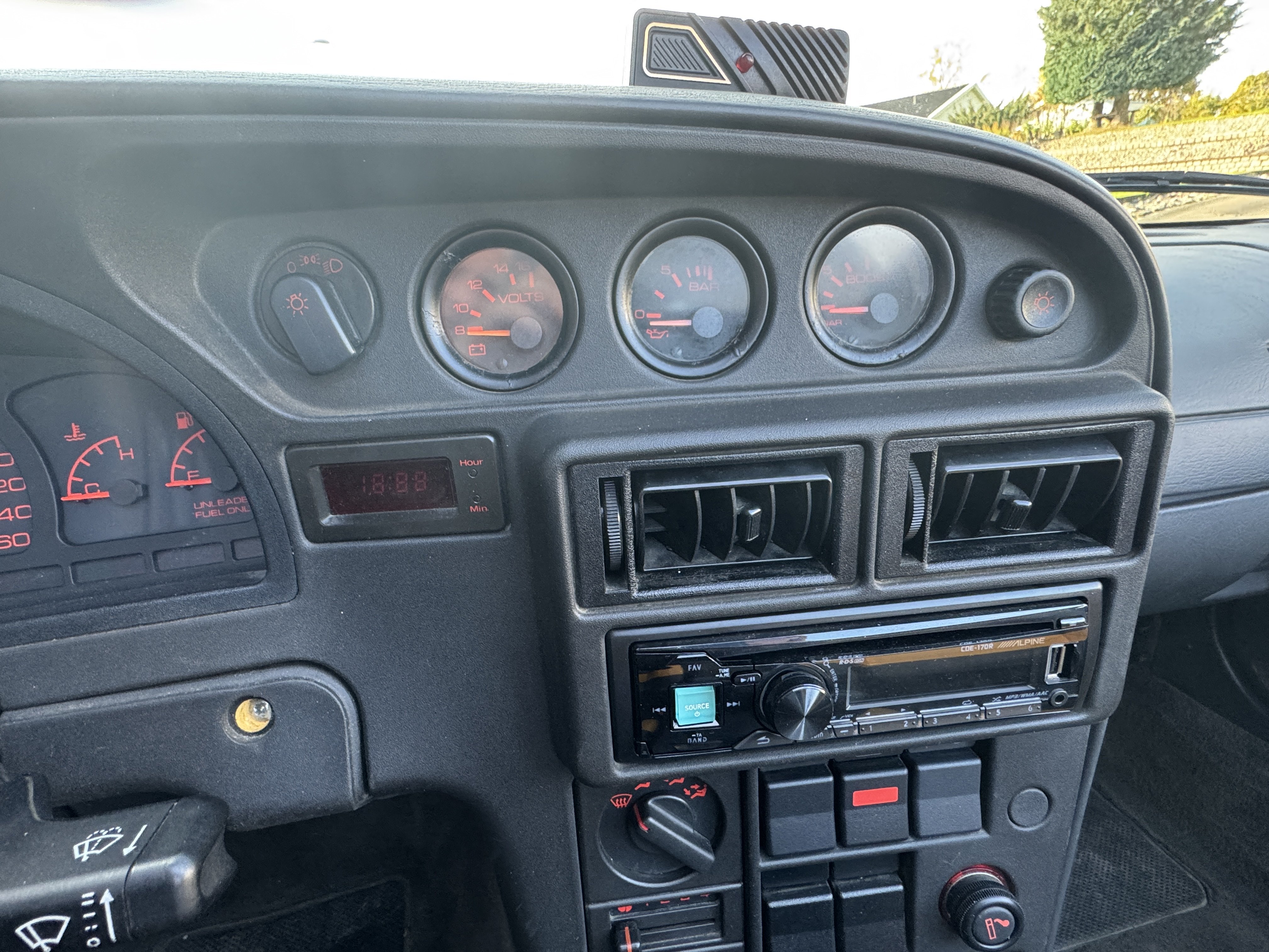 Vehicle Image 25