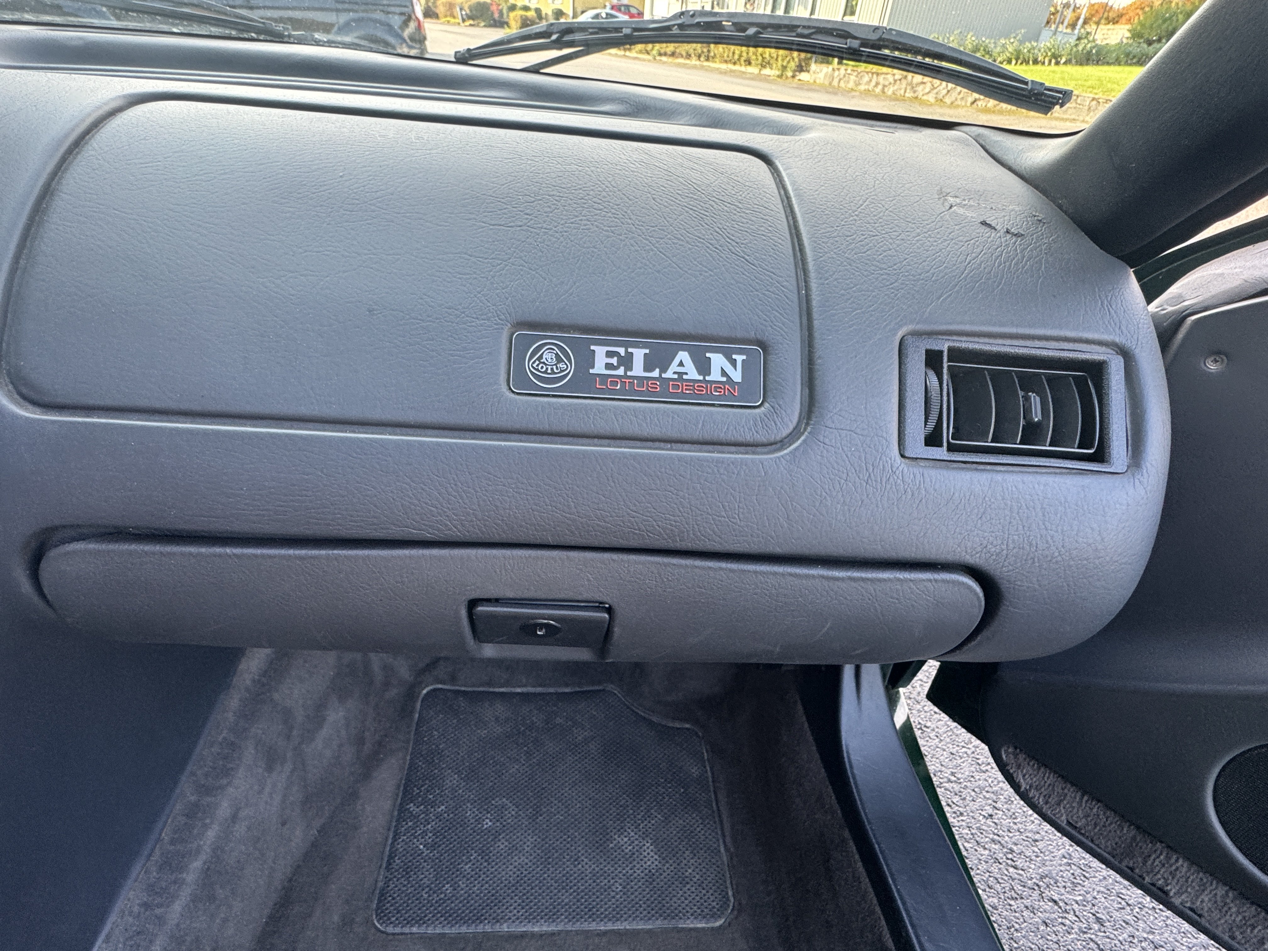 Vehicle Image 28