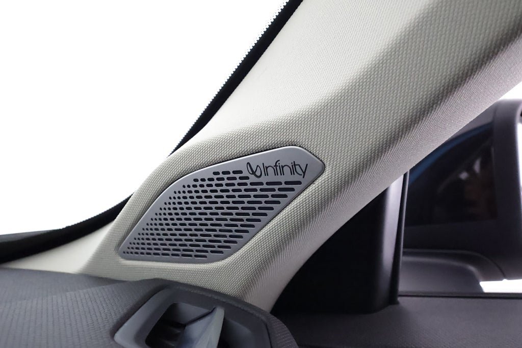 Vehicle Image 25