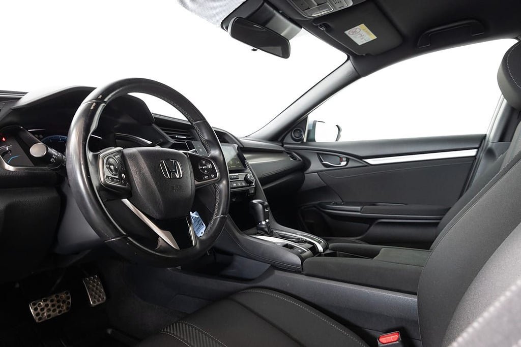 Vehicle Image 16
