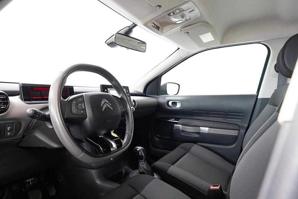 Vehicle Image 16